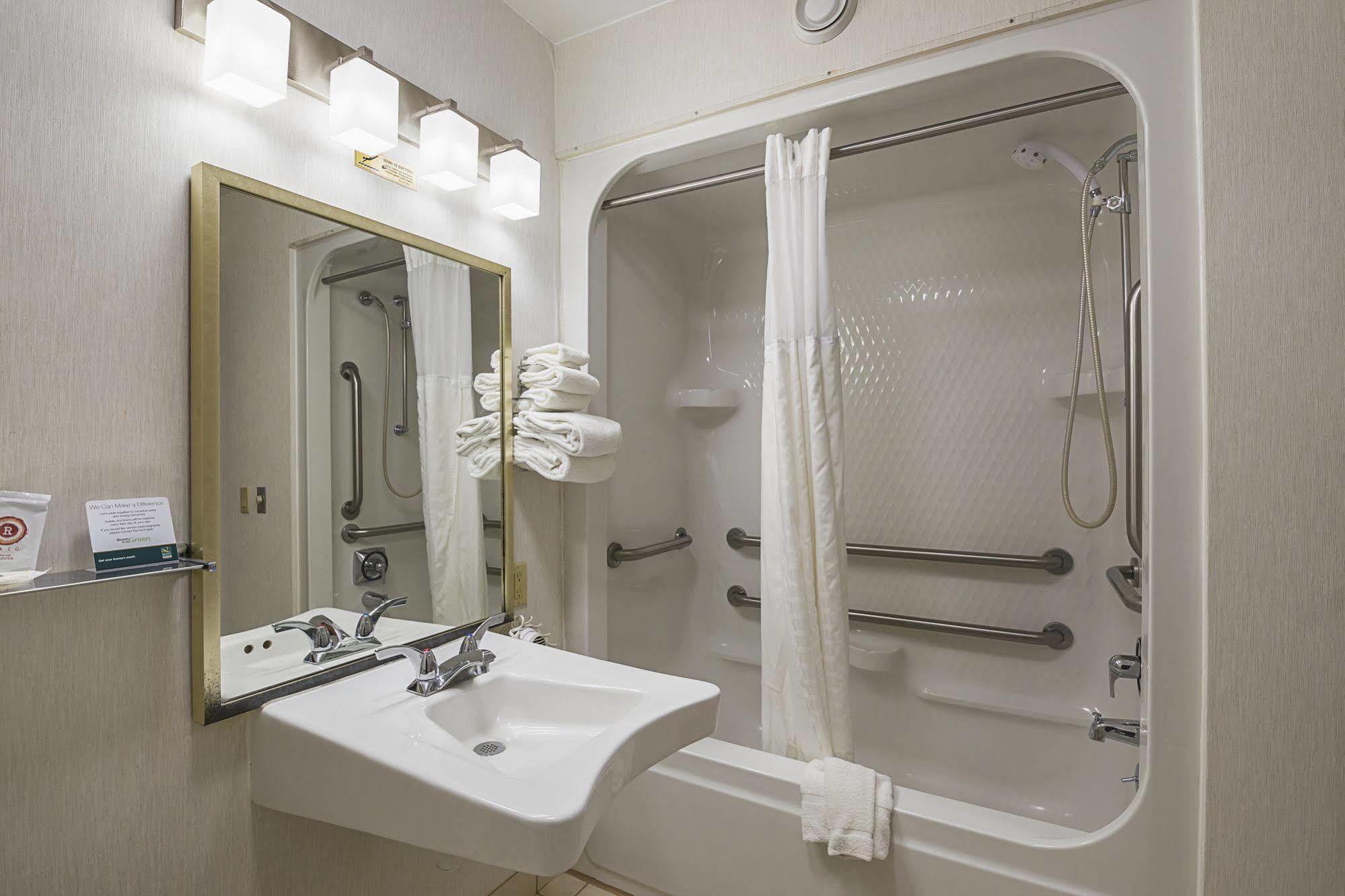 Quality Inn Waverly Екстер'єр фото